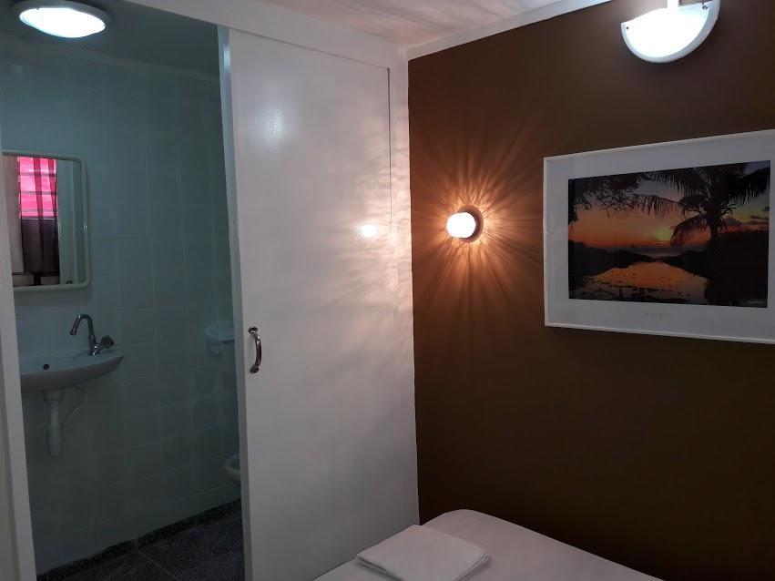 Hotel Du Centre Сен-Дени Экстерьер фото