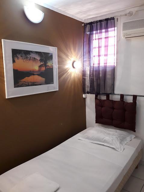 Hotel Du Centre Сен-Дени Экстерьер фото